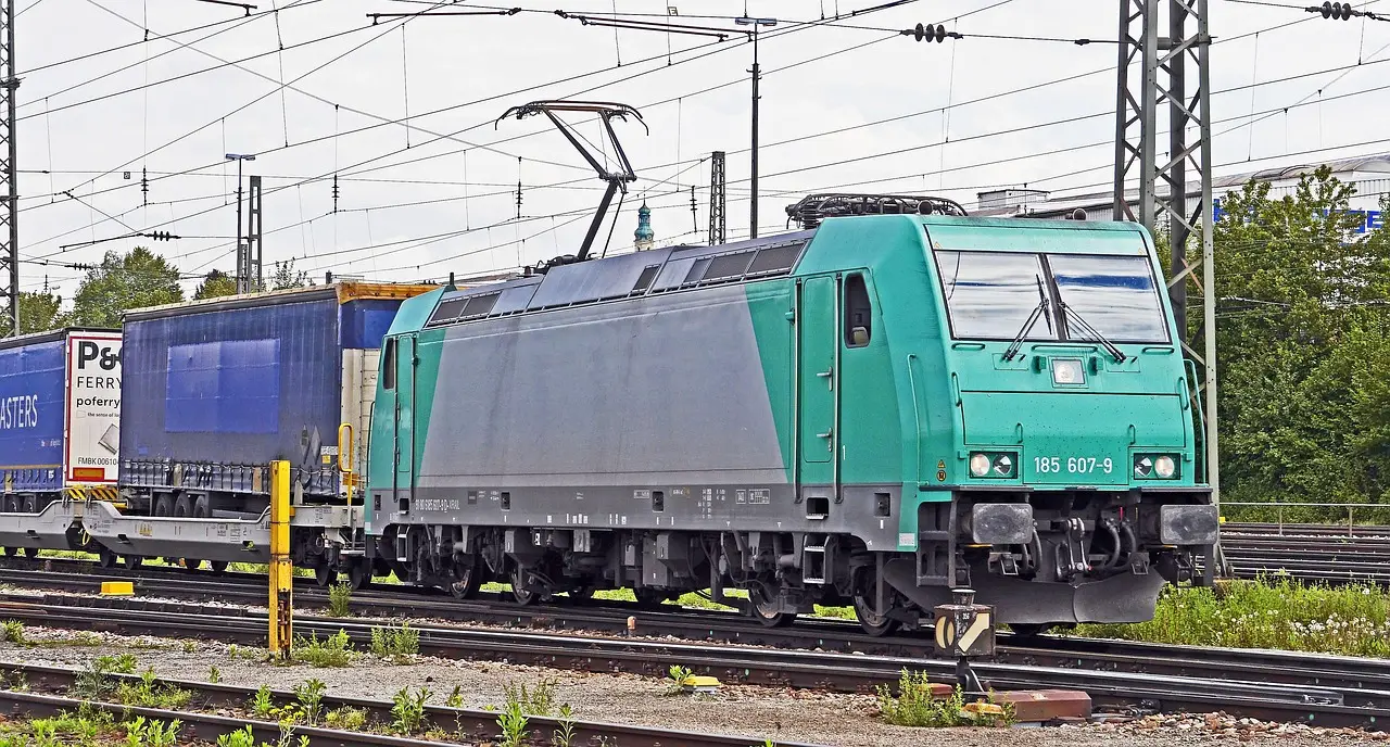 Rail Rivalry: Schneider’s Bold Move to Norfolk Southern from CSX