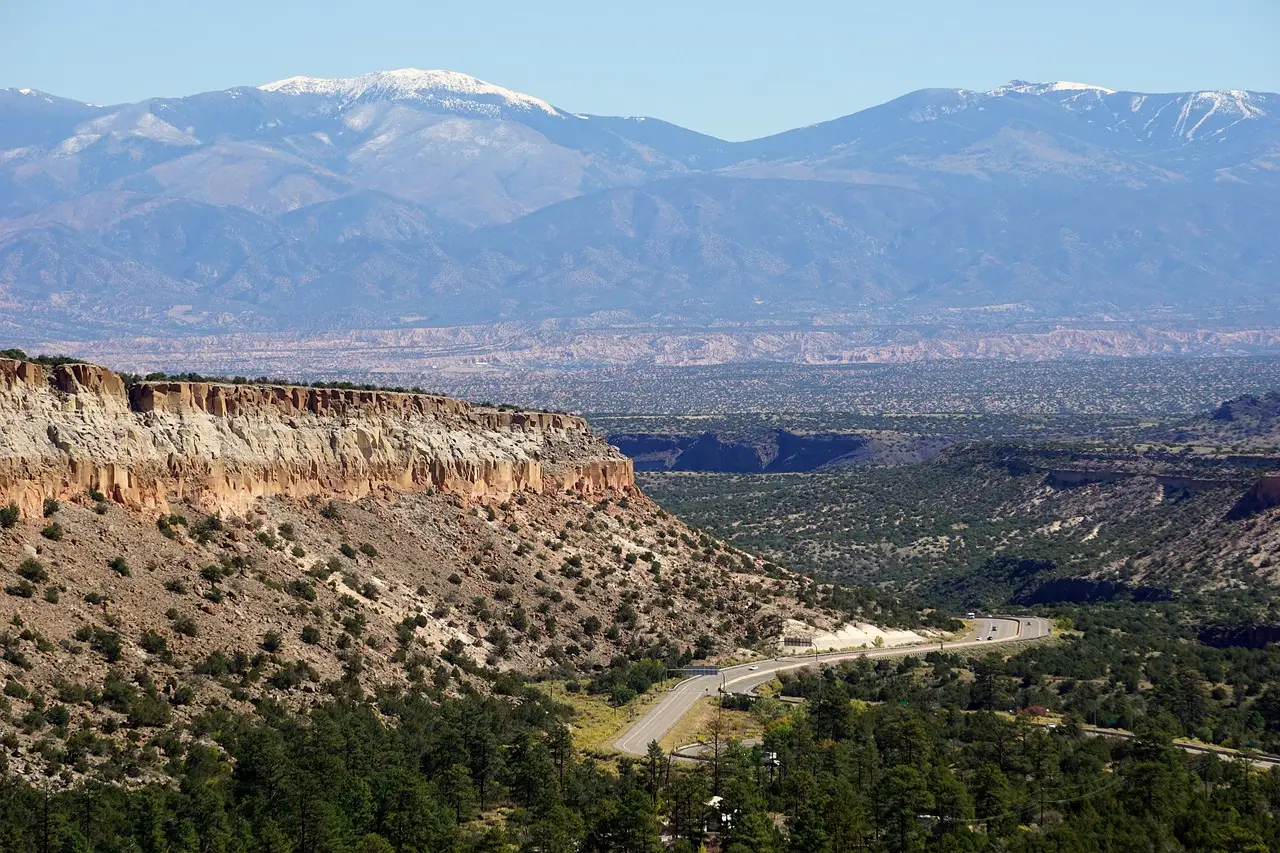 News Shippers eye transloading to ease truck constraints at US-Mexico border - The Loadstar
