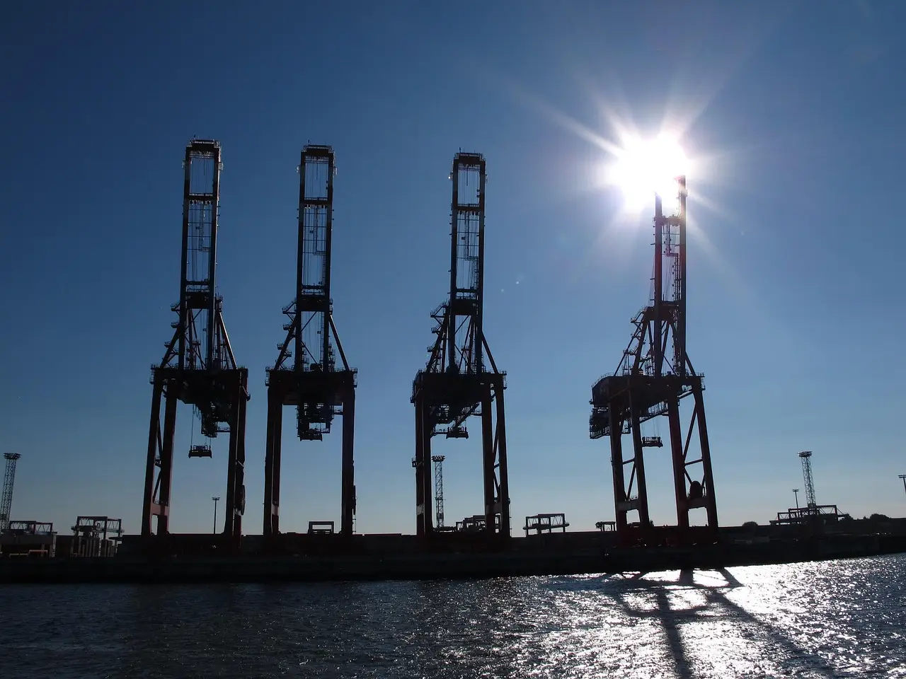 HHLA cuts earnings outlook as Hamburg terminal disruptions weigh on throughput