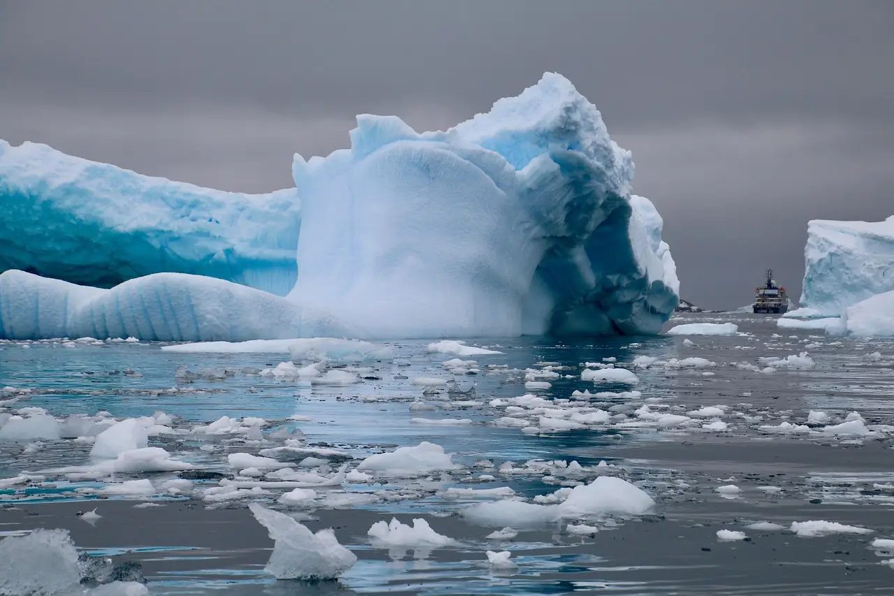 Russia To Begin Year-Round Arctic Northern Sea Route Shipping in Early 2027