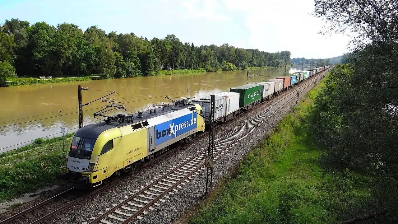 U.S. rail traffic up 7.8% as intermodal leads gainers