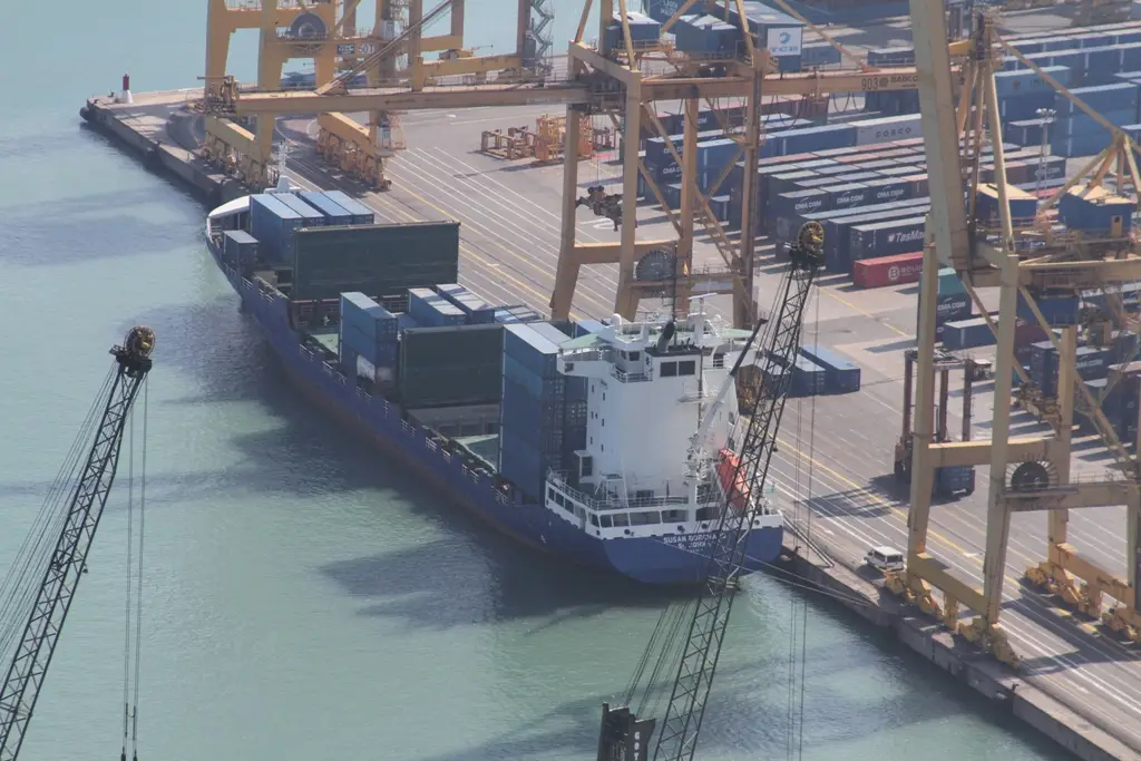 Newbuildings head for Asia-Latin America trades as volumes boom