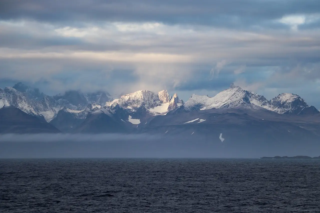 Ocean rates tick up to close the year as air peak fades – December 30, 2025 Update - Freightos