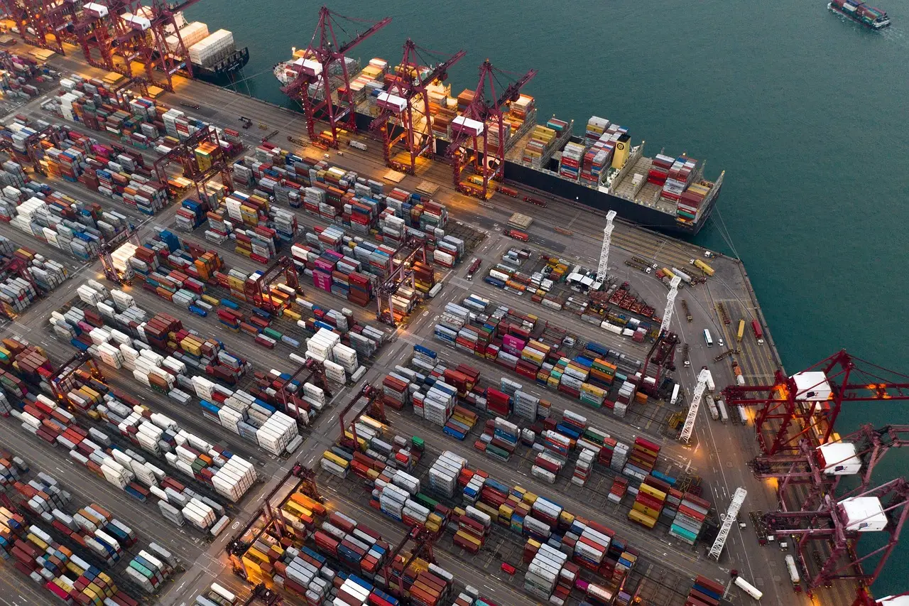 MOL secures FSRU charter with Deutsche ReGas